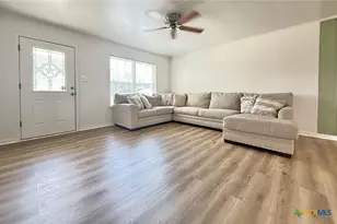 306 Angus St, Victoria, TX 77904 - Photo 5