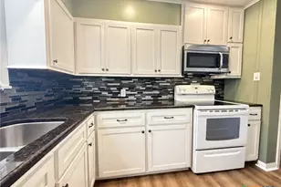 306 Angus St, Victoria, TX 77904 - Photo 9