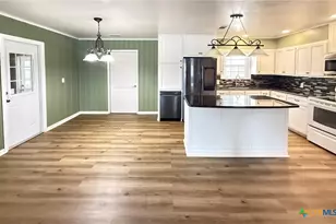 306 Angus St, Victoria, TX 77904 - Photo 7