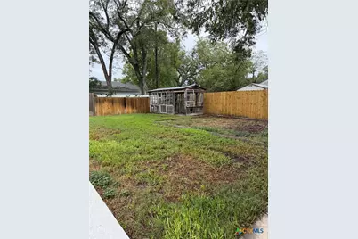 401 E Broadway, Cuero, TX 77954 - Photo 5