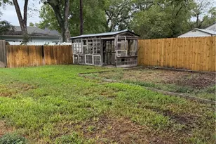 401 E Broadway, Cuero, TX 77954 - Photo 5