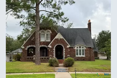 401 E Broadway, Cuero, TX 77954 - Photo 1