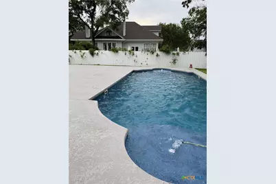 401 E Broadway, Cuero, TX 77954 - Photo 7