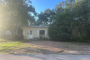 101 Walter St, Yoakum, TX 77995 - Photo 1