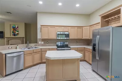 305 Waterstone, Victoria, TX 77901 - Photo 11