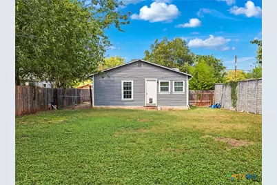 2553 W San Antonio Street, New Braunfels, TX 78130 - Photo 21
