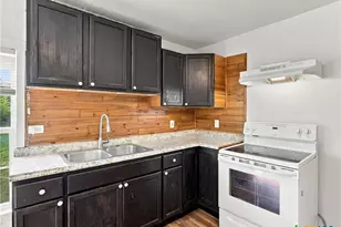 2553 W San Antonio St, New Braunfels, TX 78130 - Photo 11