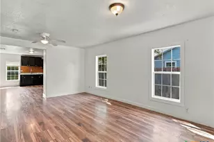 2553 W San Antonio St, New Braunfels, TX 78130 - Photo 7