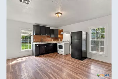 2553 W San Antonio Street, New Braunfels, TX 78130 - Photo 9