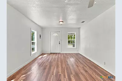 2553 W San Antonio Street, New Braunfels, TX 78130 - Photo 13
