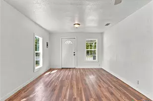 2553 W San Antonio St, New Braunfels, TX 78130 - Photo 13