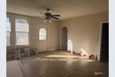 108 S Race Street, Lampasas, TX 76550 - Photo 9