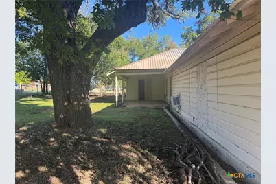 108 S Race Street, Lampasas, TX 76550 - Photo 13