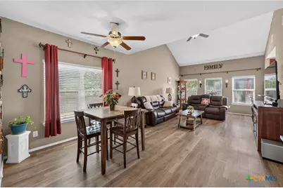 301 Maple Way, New Braunfels, TX 78132 - Photo 3