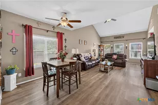 301 Maple Way, New Braunfels, TX 78132 - Photo 3