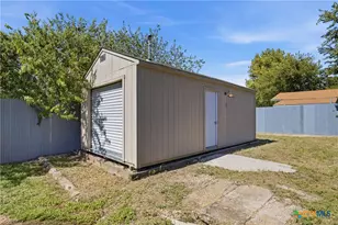 1112 W 1st St, Lampasas, TX 76550 - Photo 29