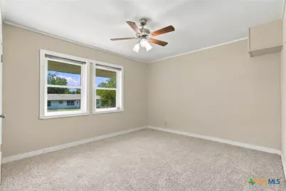 1112 W 1st Street, Lampasas, TX 76550 - Photo 21