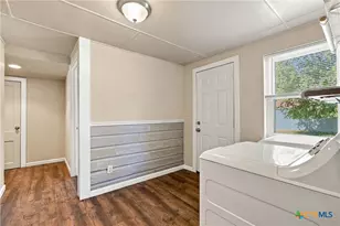 1112 W 1st St, Lampasas, TX 76550 - Photo 27