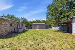 1112 W 1st St, Lampasas, TX 76550 - Photo 31