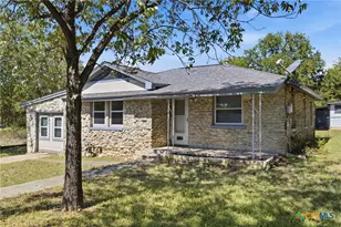 1112 W 1st St, Lampasas, TX 76550 - Photo 3