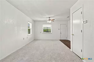 1112 W 1st St, Lampasas, TX 76550 - Photo 9
