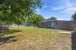 1112 W 1st St, Lampasas, TX 76550 - Photo 35