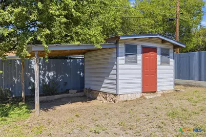 1112 W 1st Street, Lampasas, TX 76550 - Photo 33