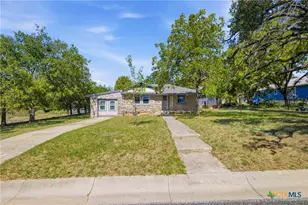 1112 W 1st St, Lampasas, TX 76550 - Photo 5