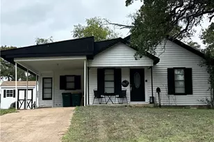 109 E Leon St, Gatesville, TX 76528 - Photo 3