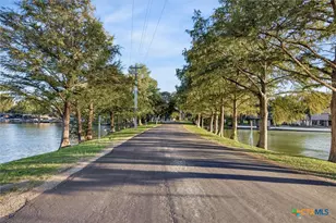 545 Admiral Benbow Ln, Mcqueeney, TX 78123 - Photo 3