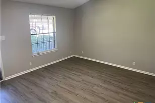 1312 S Mesquite Ave, New Braunfels, TX 78130 - Photo 5