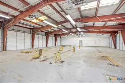 1301 E North Street, Victoria, TX 77901 - Photo 17