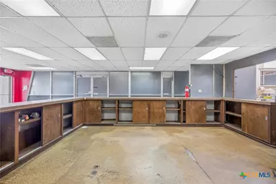 1301 E North Street, Victoria, TX 77901 - Photo 9
