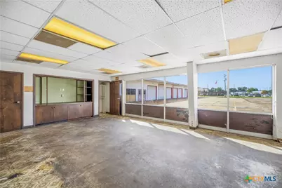 1301 E North Street, Victoria, TX 77901 - Photo 15