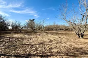 685 Fox Ln, Lockhart, TX 78644 - Photo 5
