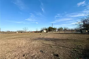 685 Fox Ln, Lockhart, TX 78644 - Photo 17