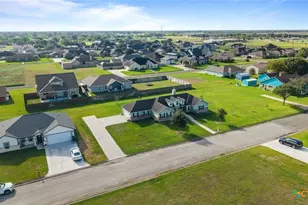 809 Buttercup Dr, Edna, TX 77957 - Photo 31