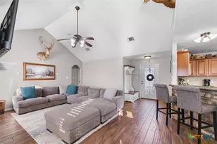 809 Buttercup Dr, Edna, TX 77957 - Photo 5