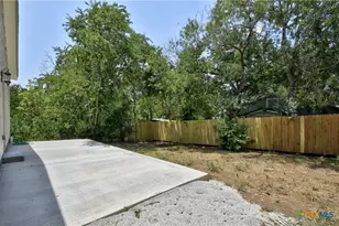 210 Cottage St, Seguin, TX 78155 - Photo 5