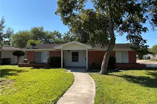 2101 E Mesquite Ln, Victoria, TX 77901 - Photo 1