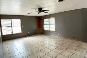 2101 E Mesquite Ln, Victoria, TX 77901 - Photo 15