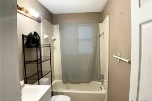 2101 E Mesquite Ln, Victoria, TX 77901 - Photo 7