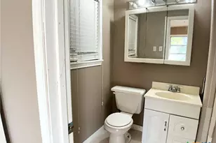 2101 E Mesquite Ln, Victoria, TX 77901 - Photo 11
