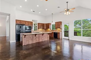 423 Elmwood Dr, New Braunfels, TX 78130 - Photo 13