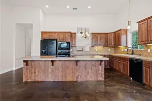 423 Elmwood Dr, New Braunfels, TX 78130 - Photo 15