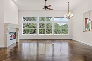 423 Elmwood Dr, New Braunfels, TX 78130 - Photo 5