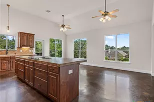 423 Elmwood Dr, New Braunfels, TX 78130 - Photo 9