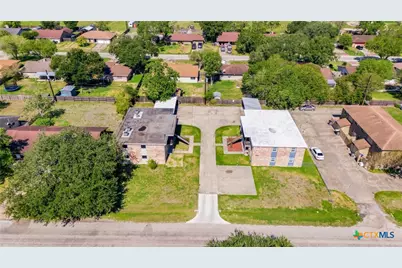 905 Simpson Road, Victoria, TX 77904 - Photo 3