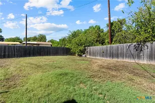 128 E Johnson St, Hewitt, TX 76643 - Photo 23