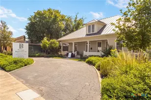 448 S Seguin Ave, New Braunfels, TX 78130 - Photo 1